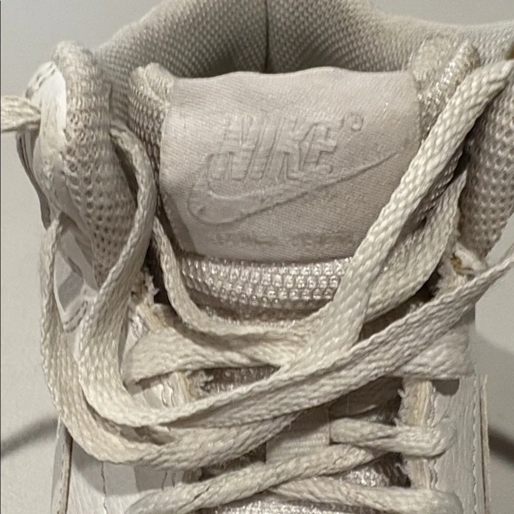 Nike Women’s Nike Court Vision Mid Sneaker. Size 7. White